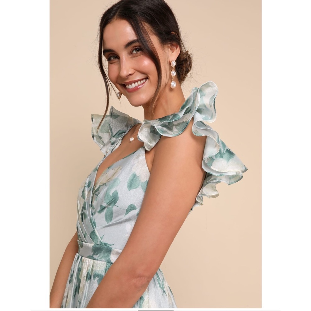 NWT Lulu’s Soiree Perfection Light Blue Floral Ruffled Tiered Maxi Dress Medium - Picture 6 of 13